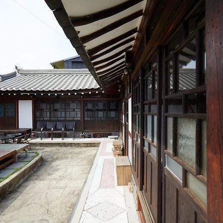 Bonghwangjae Hanok Guesthouse Gongju Bagian luar foto